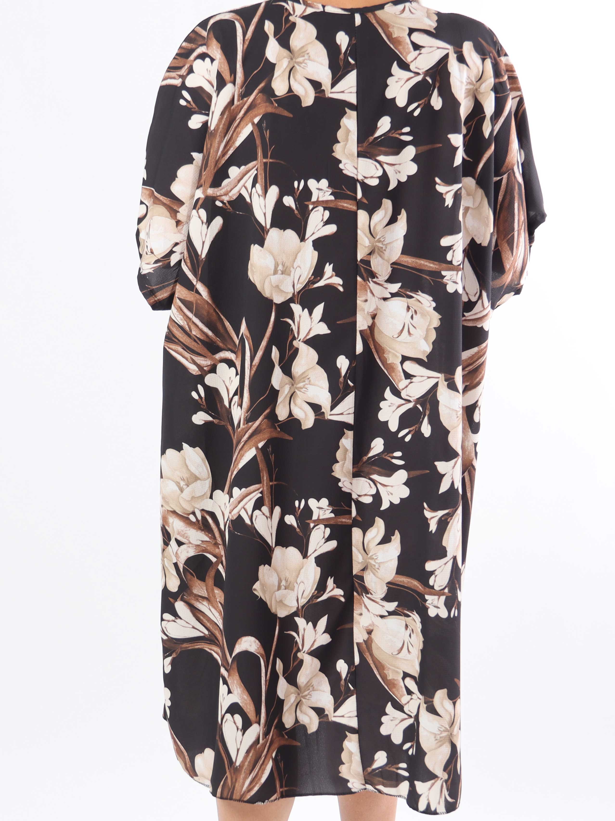 Mallie - Blommönstrad skjortklänning i plus size med v-ringning